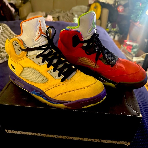 Lightly used pair of multiple colored Jordan sneakers - Picture 1 of 3